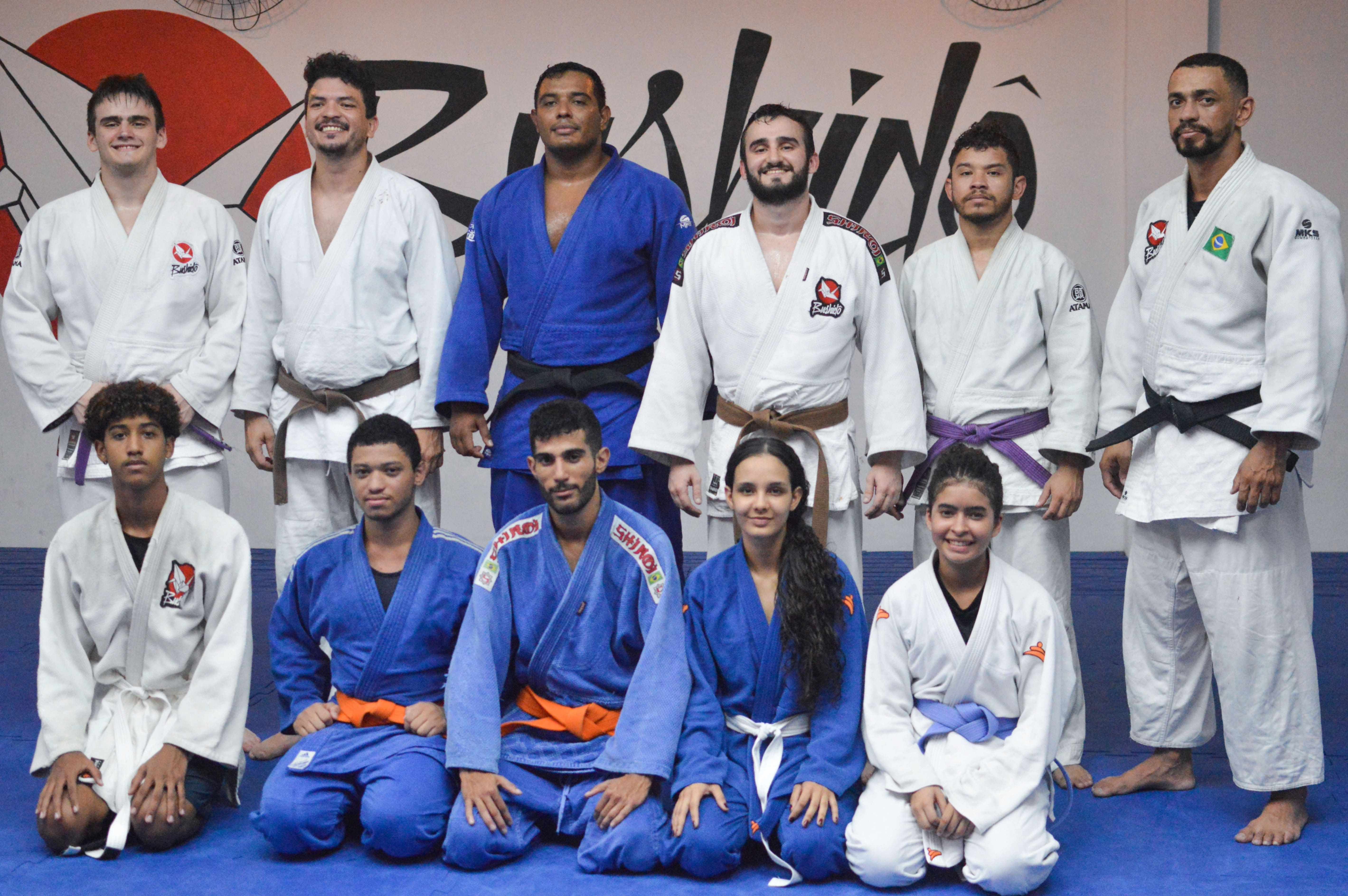Foto em grupo da academia